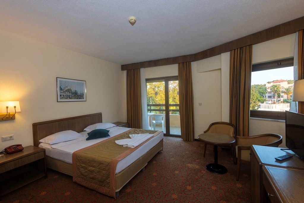 rooms-family-room-1-bedroom