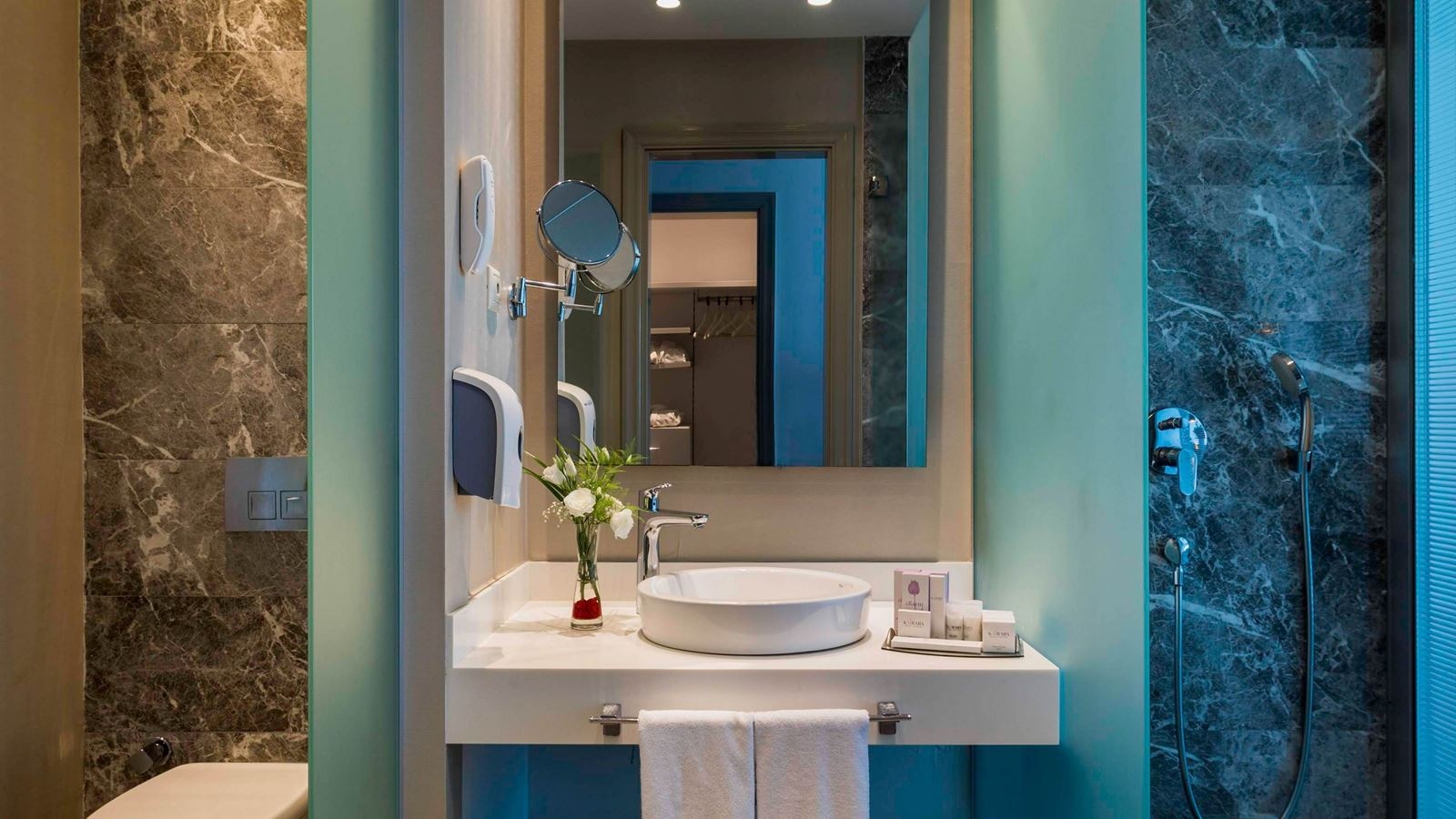 rooms-deluxe-room-seaview