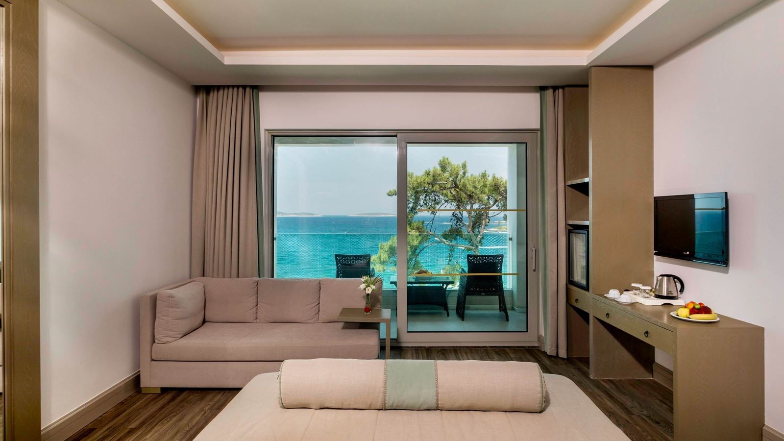 rooms-deluxe-room-seaview