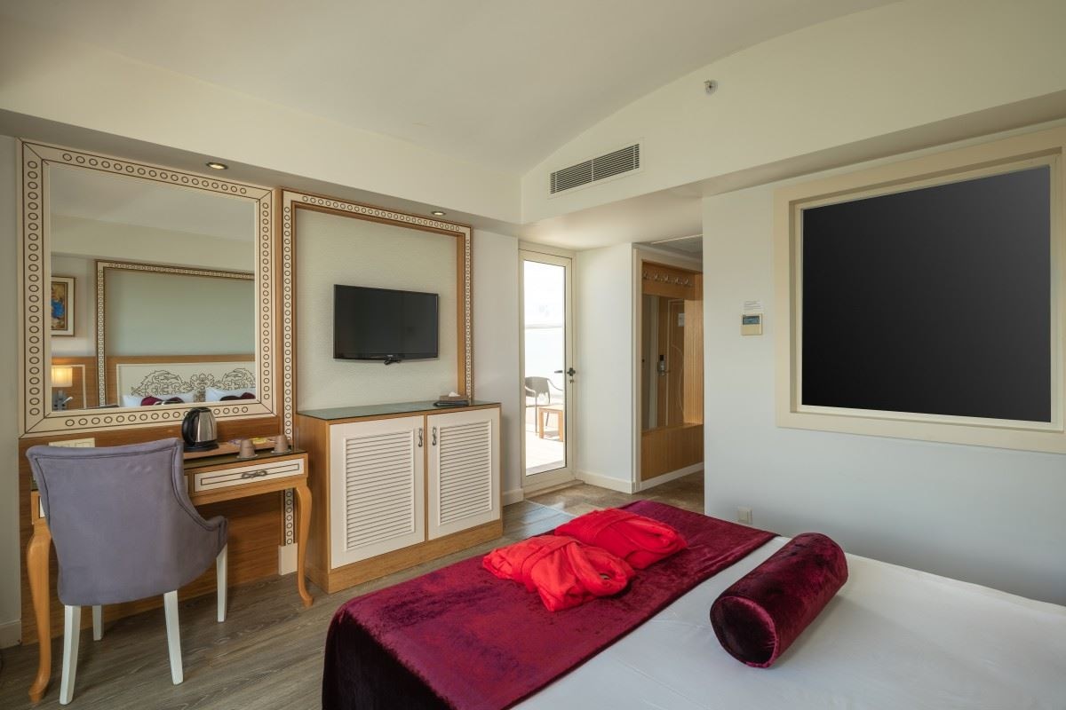 rooms-honeymoon-room