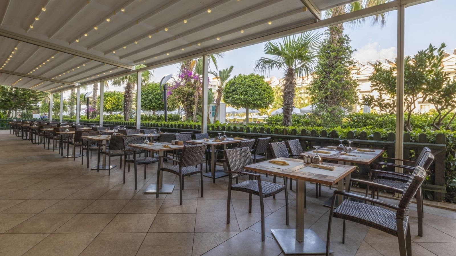 restaurants-crystal-restaurant