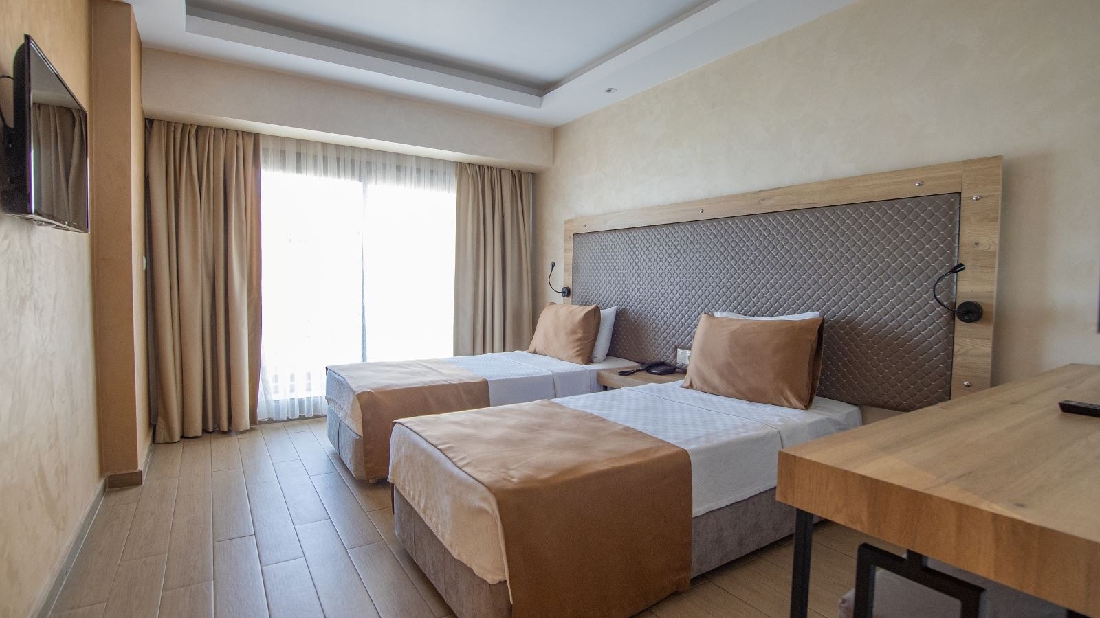 rooms-standard-room-land-view