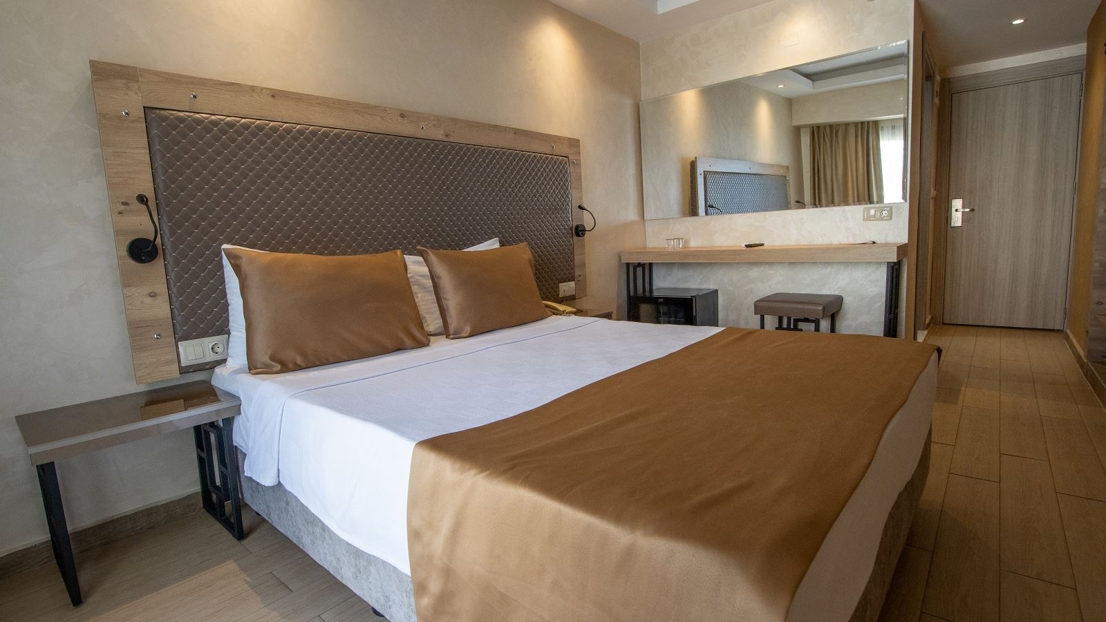 rooms-standard-room-land-view