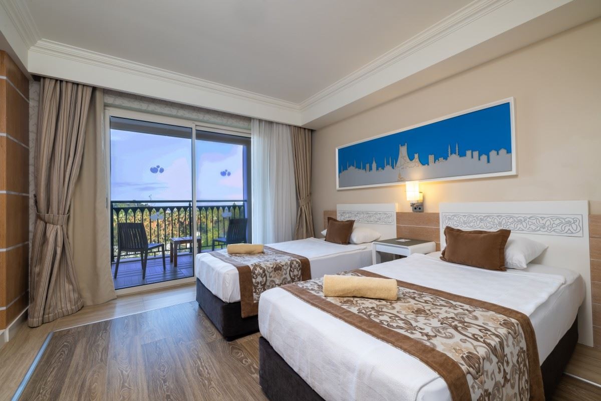 rooms-family-room-side-sea-view