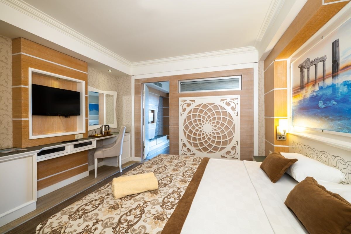 rooms-family-room-side-sea-view