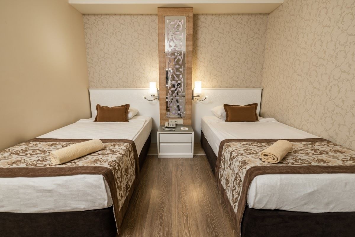 rooms-family-room-land-view