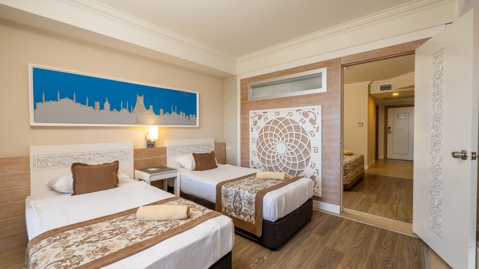 rooms-family-room-side-sea-view