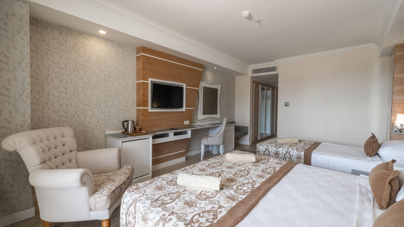 rooms-standard-room-land-view