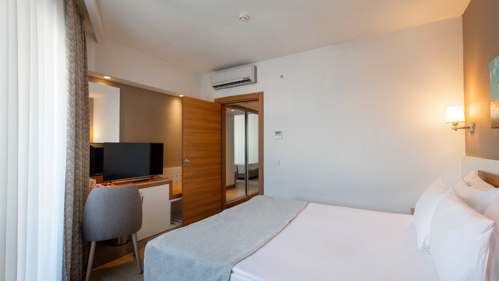 rooms-family-deluxe-room