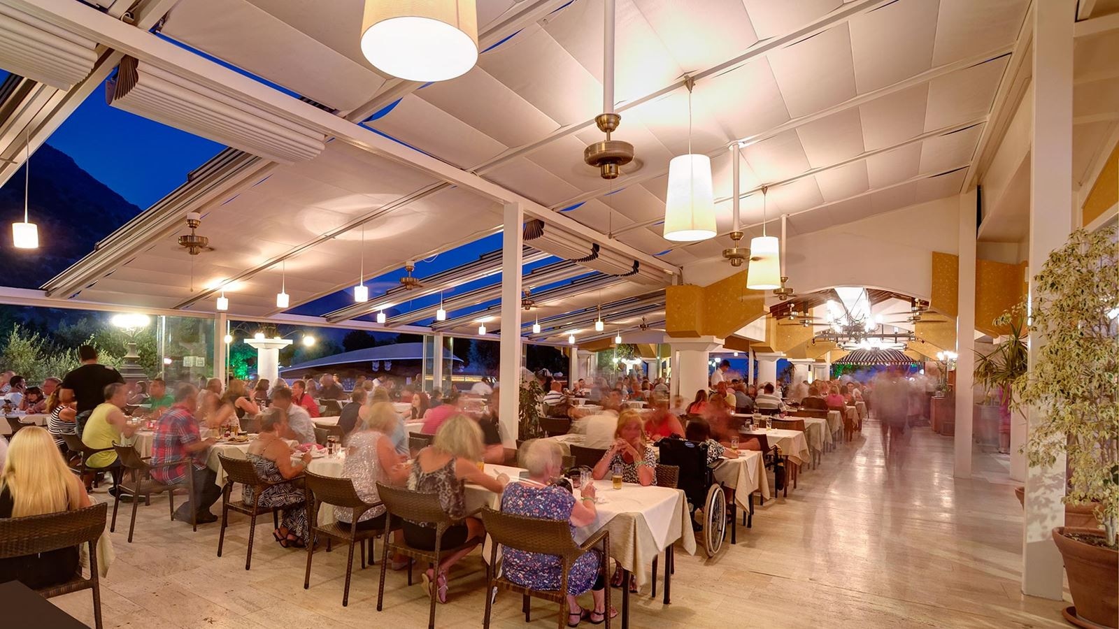 restaurants-open-buffet--main-restaurant