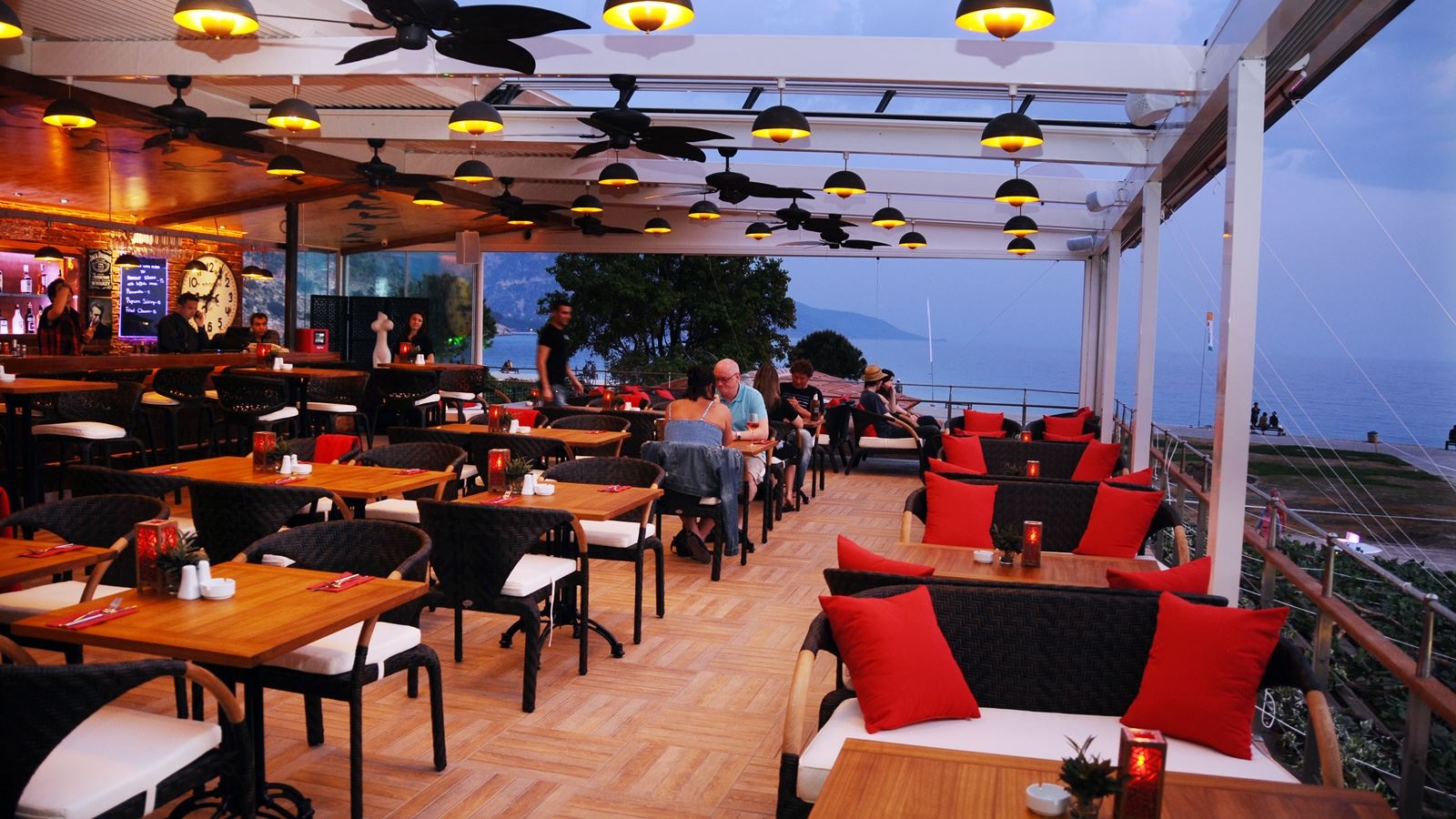 restaurants-the-hangout