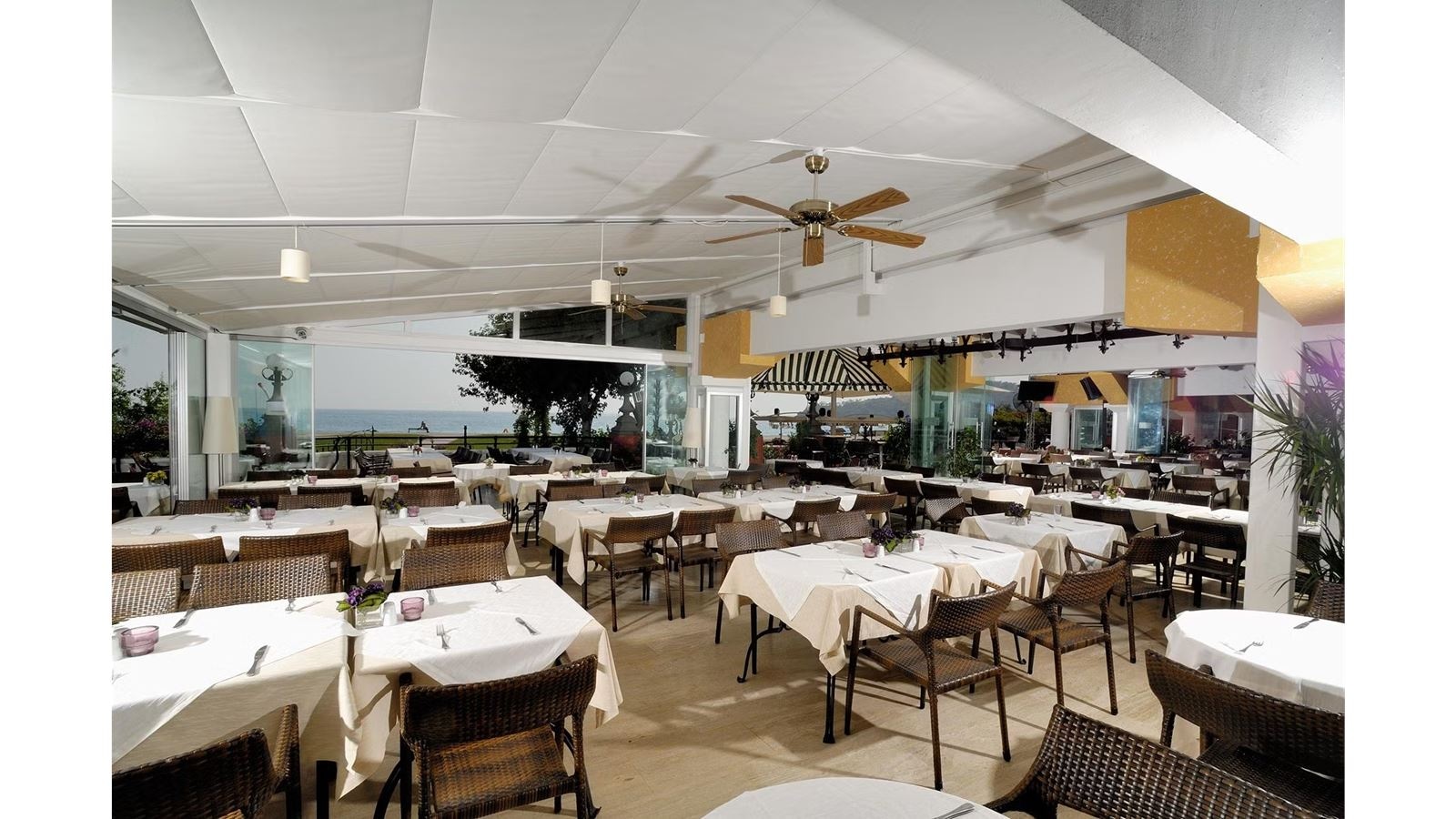 restaurants-open-buffet--main-restaurant