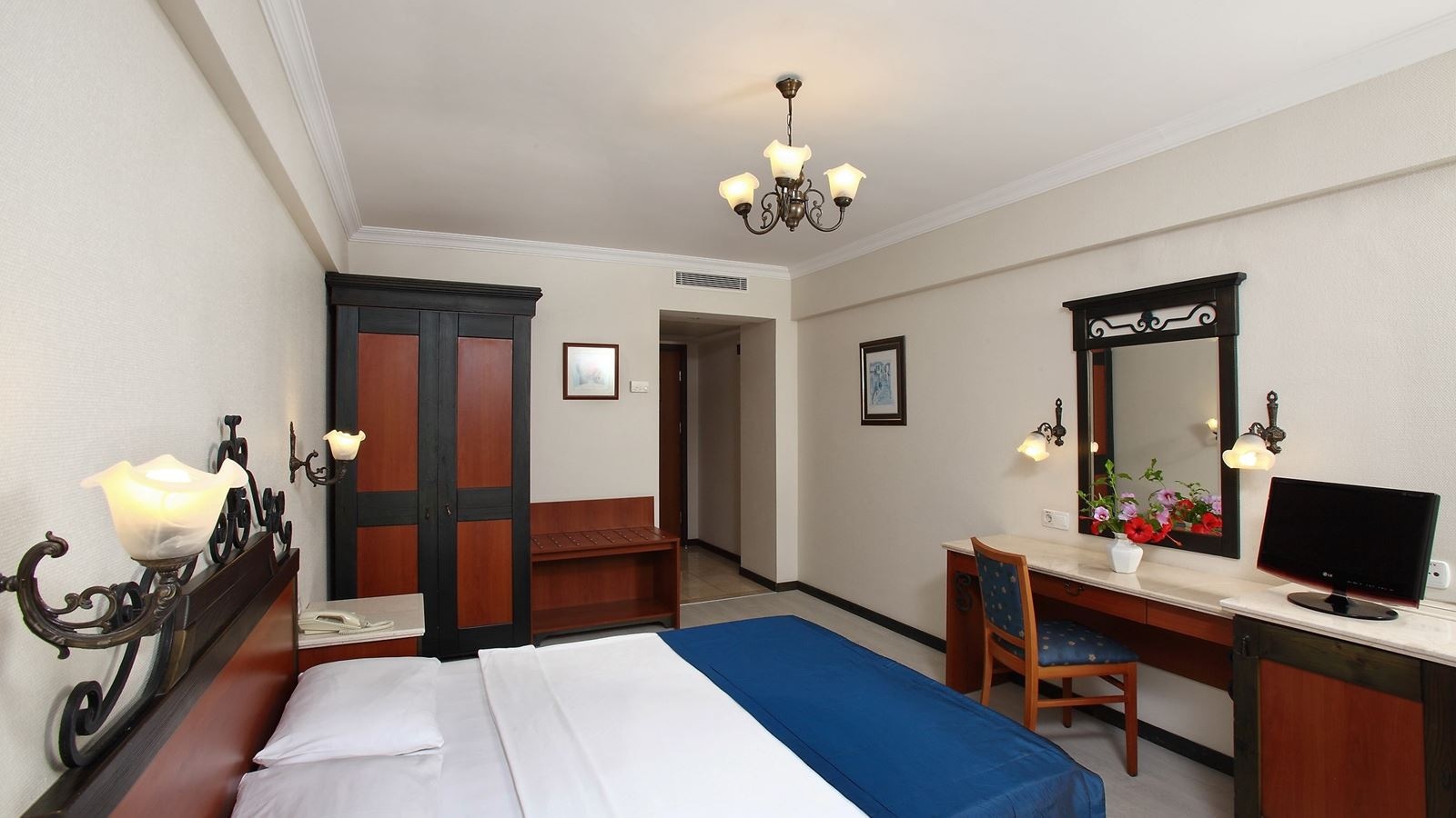 rooms-family-room-seaview