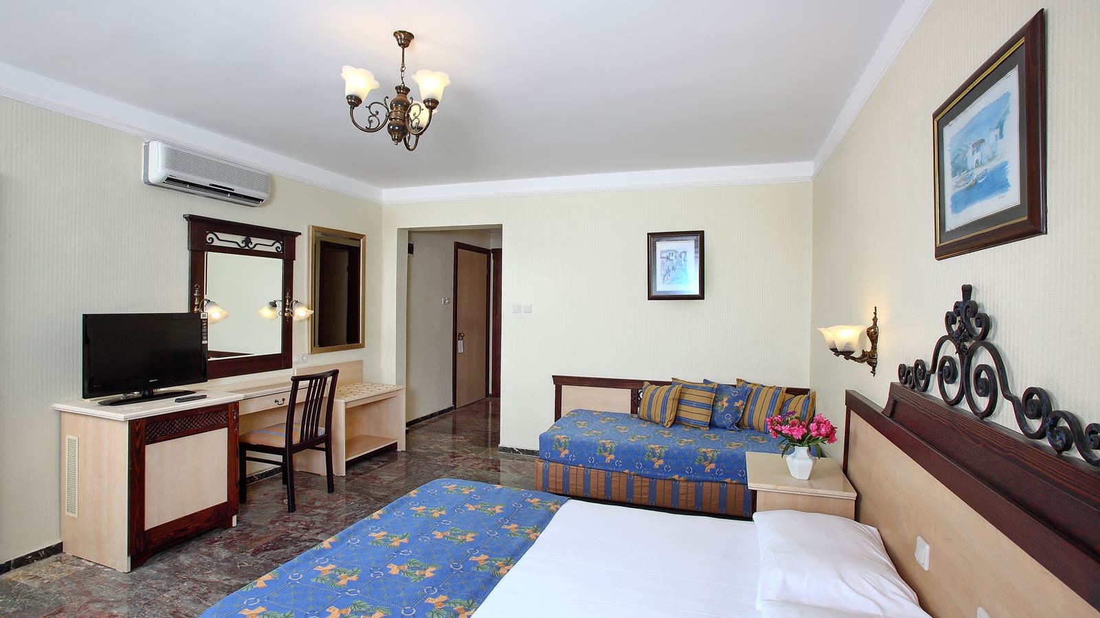 rooms-bungalow-family-garden-view