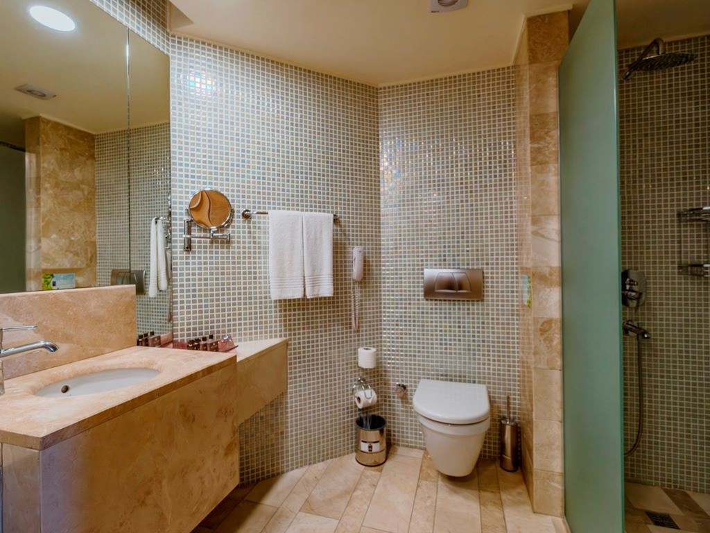 rooms-standard-large-room-with-balcony