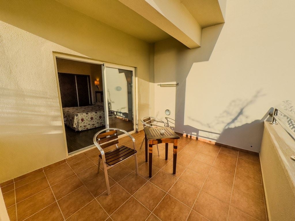 rooms-standard-club-room-with-balcony