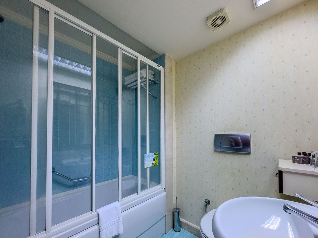 rooms-standard-club-room-with-balcony