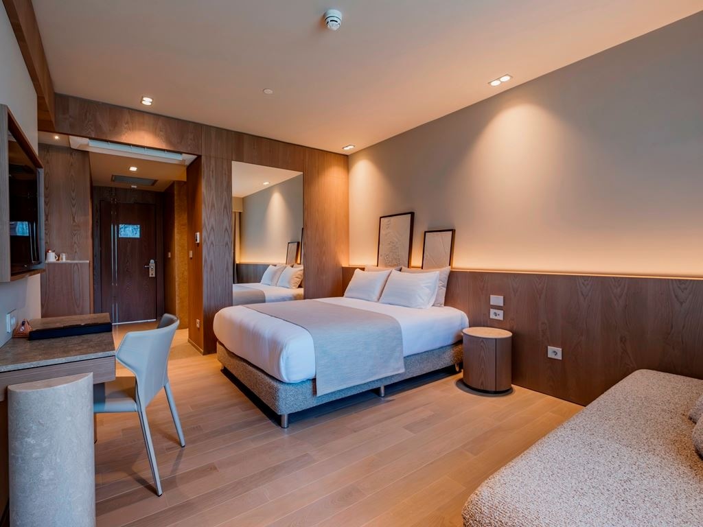 rooms-superior-standard-room-with-balcony