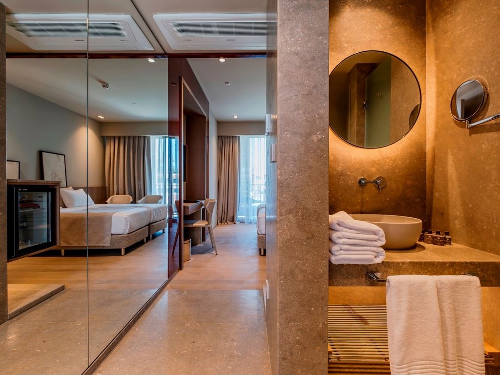 rooms-superior-swim-up-room-with-terrace