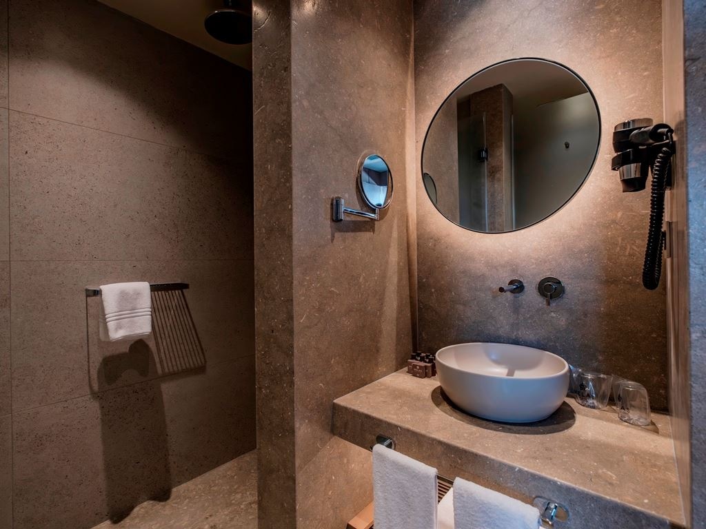 rooms-superior-swim-up-room-with-terrace