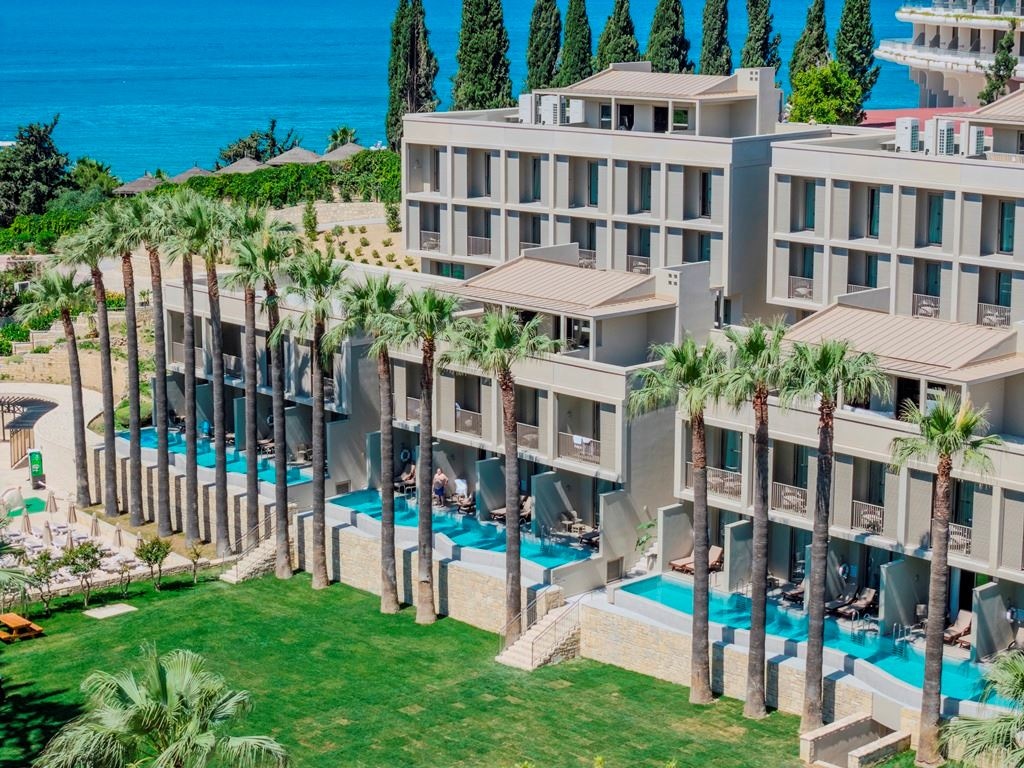 rooms-superior-swim-up-room-with-terrace