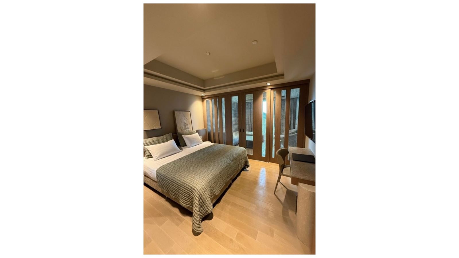 rooms-superior-standard-large-garden-view-room-with-balcony