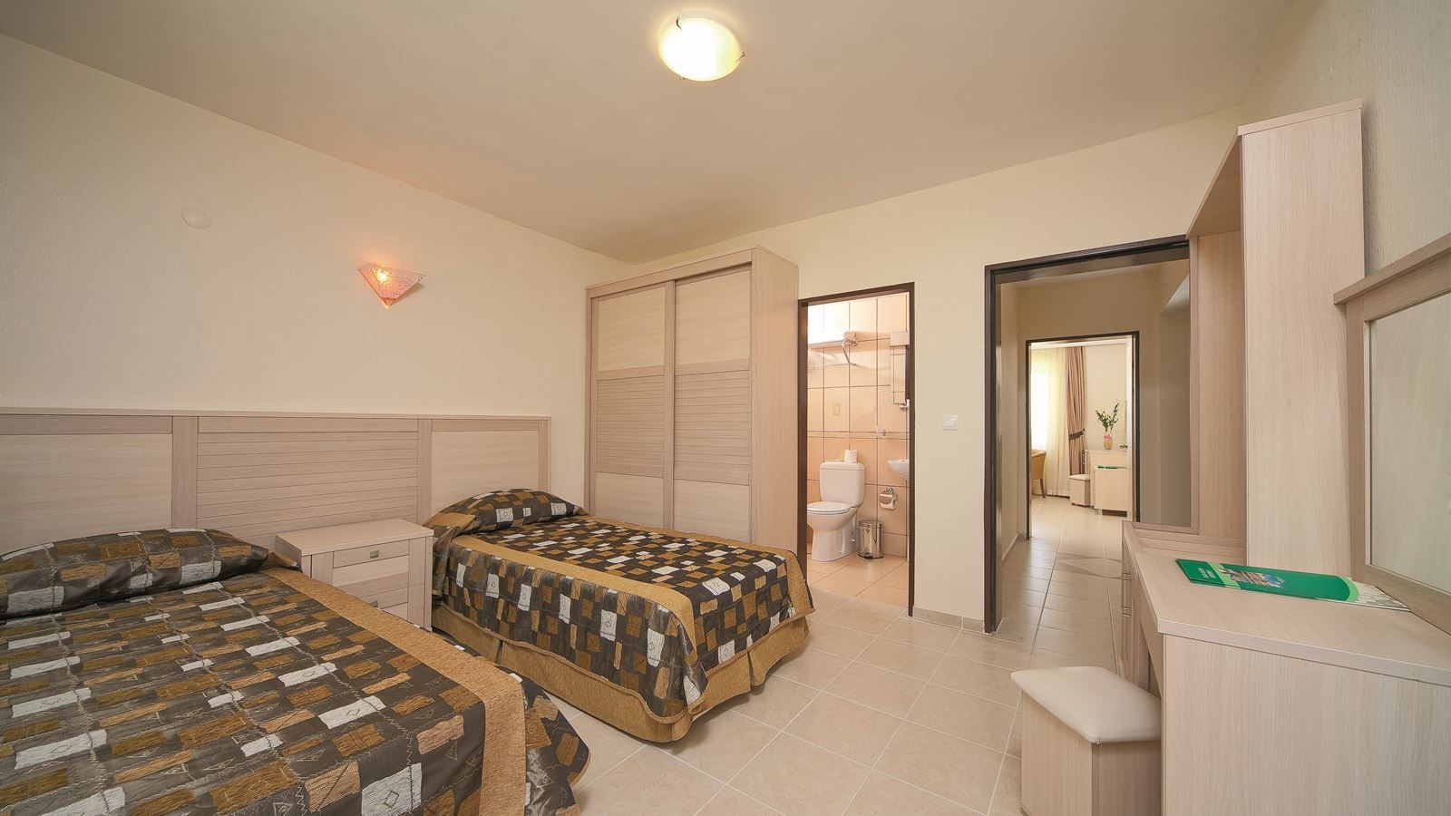 rooms-family-room-garden-wiew