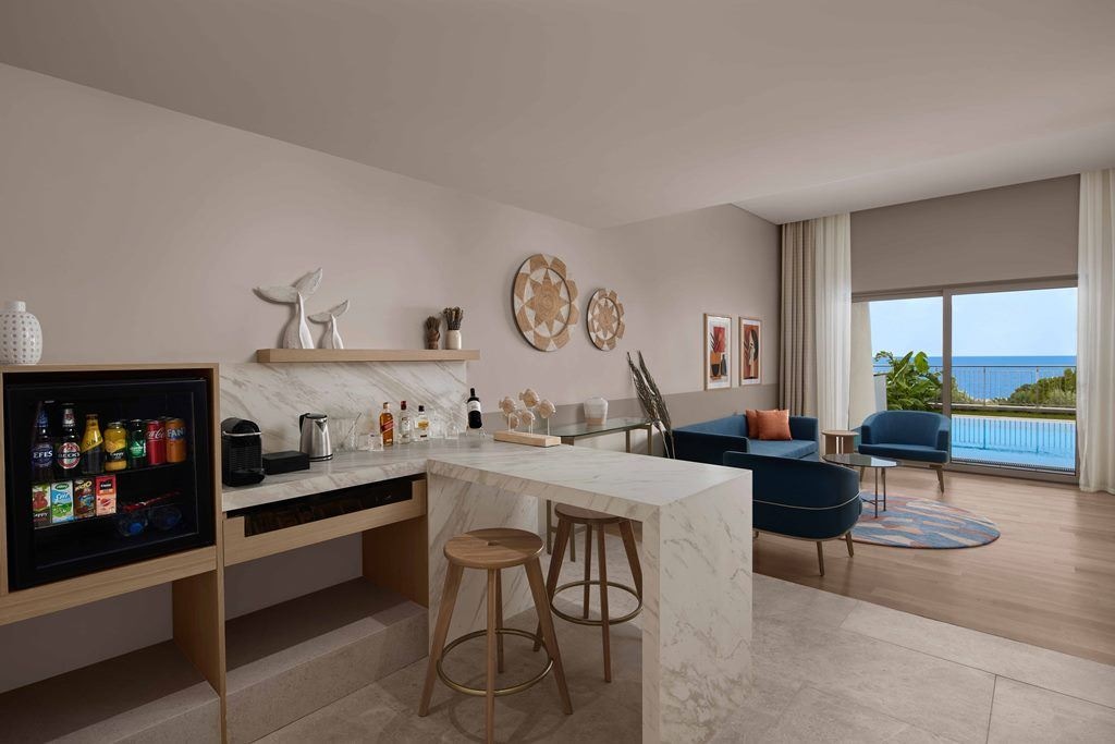 rooms-suite-with-private-pool-adult-area