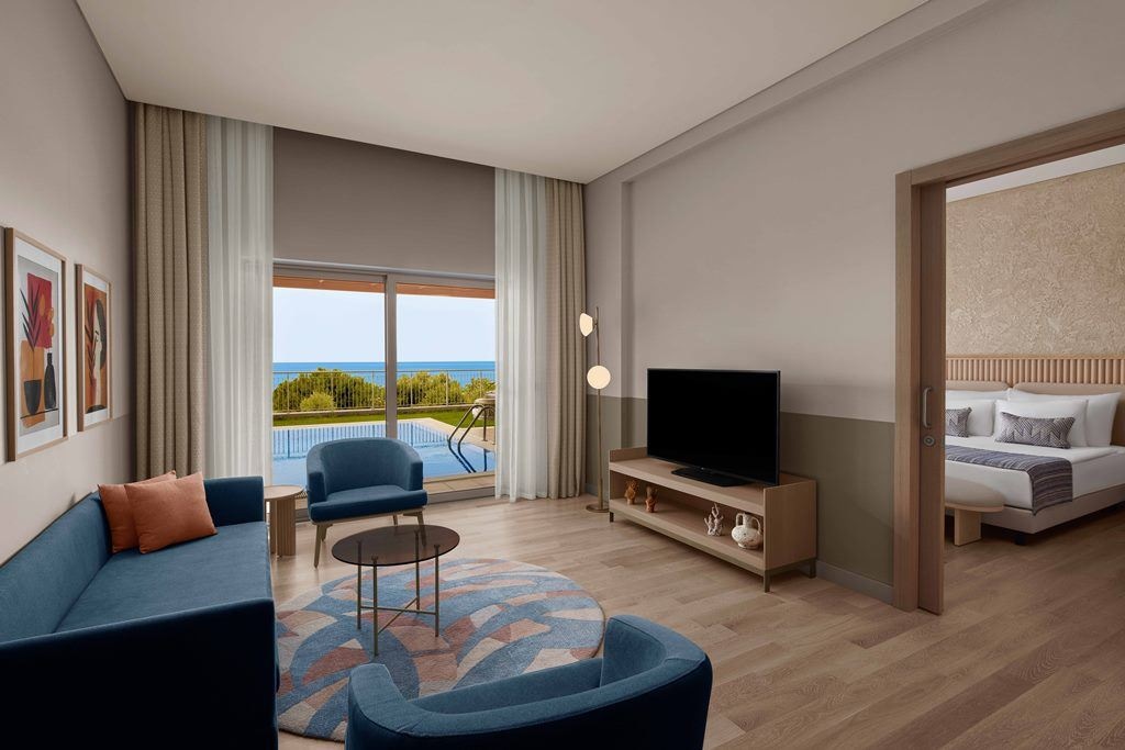 rooms-suite-with-private-pool-adult-area