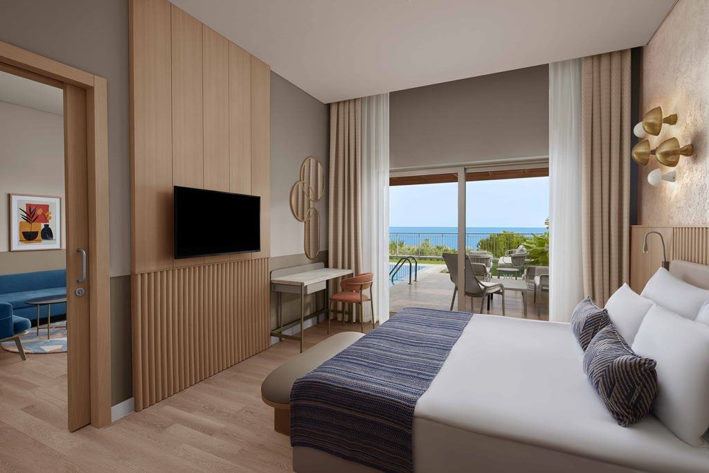 rooms-suite-with-private-pool-adult-area