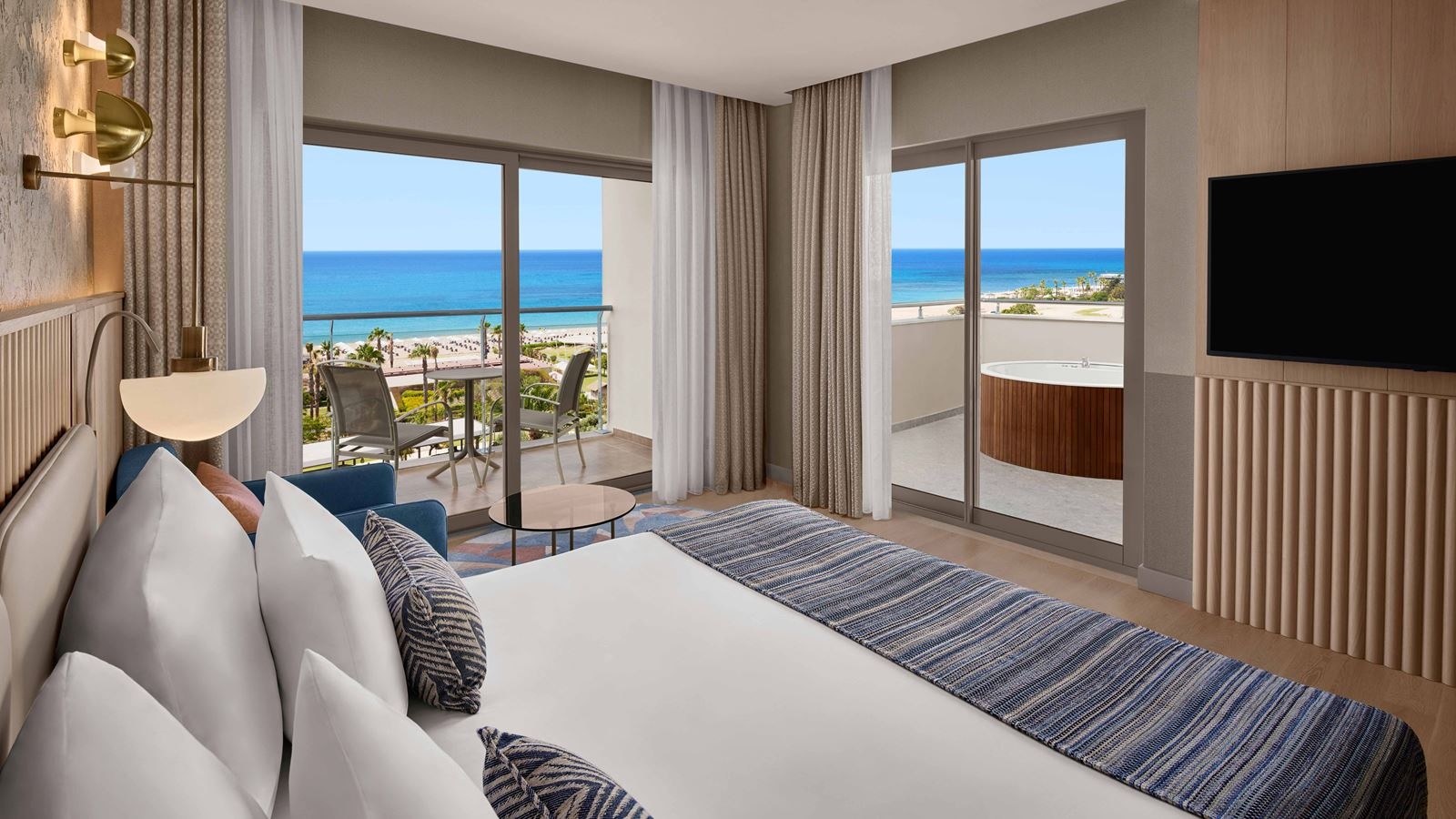 rooms-deluxe-sea-view-with-jacuzzi-on-terrace--mixed-area