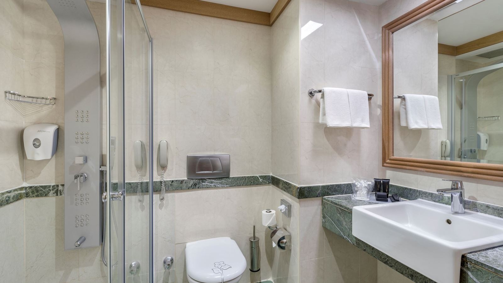 rooms-standard-room-side-sea-view