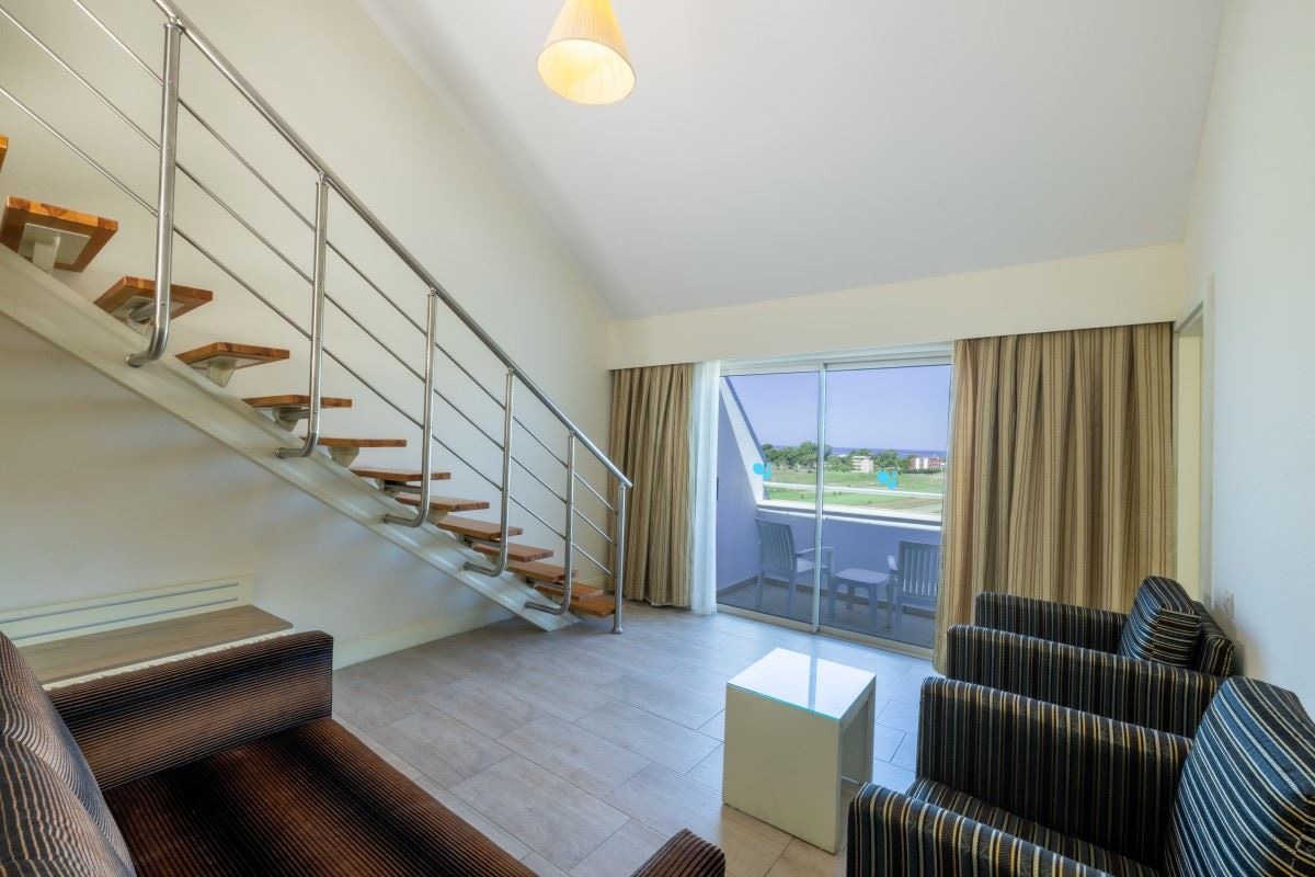 rooms-dublex-family-room-side-sea-view