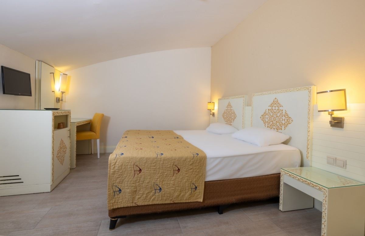 rooms-dublex-family-room-side-sea-view