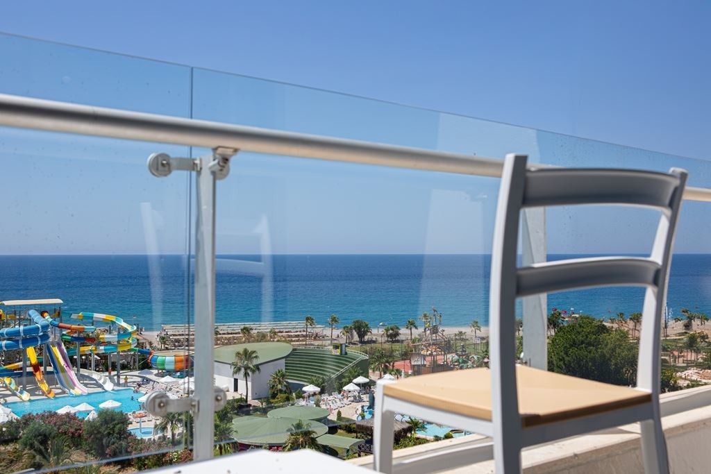 rooms-family-room-sea-view