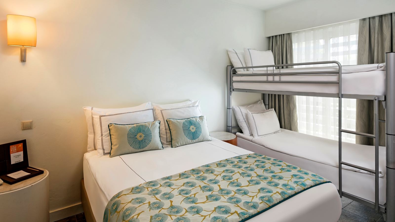 rooms-anex-family-room-garden-view