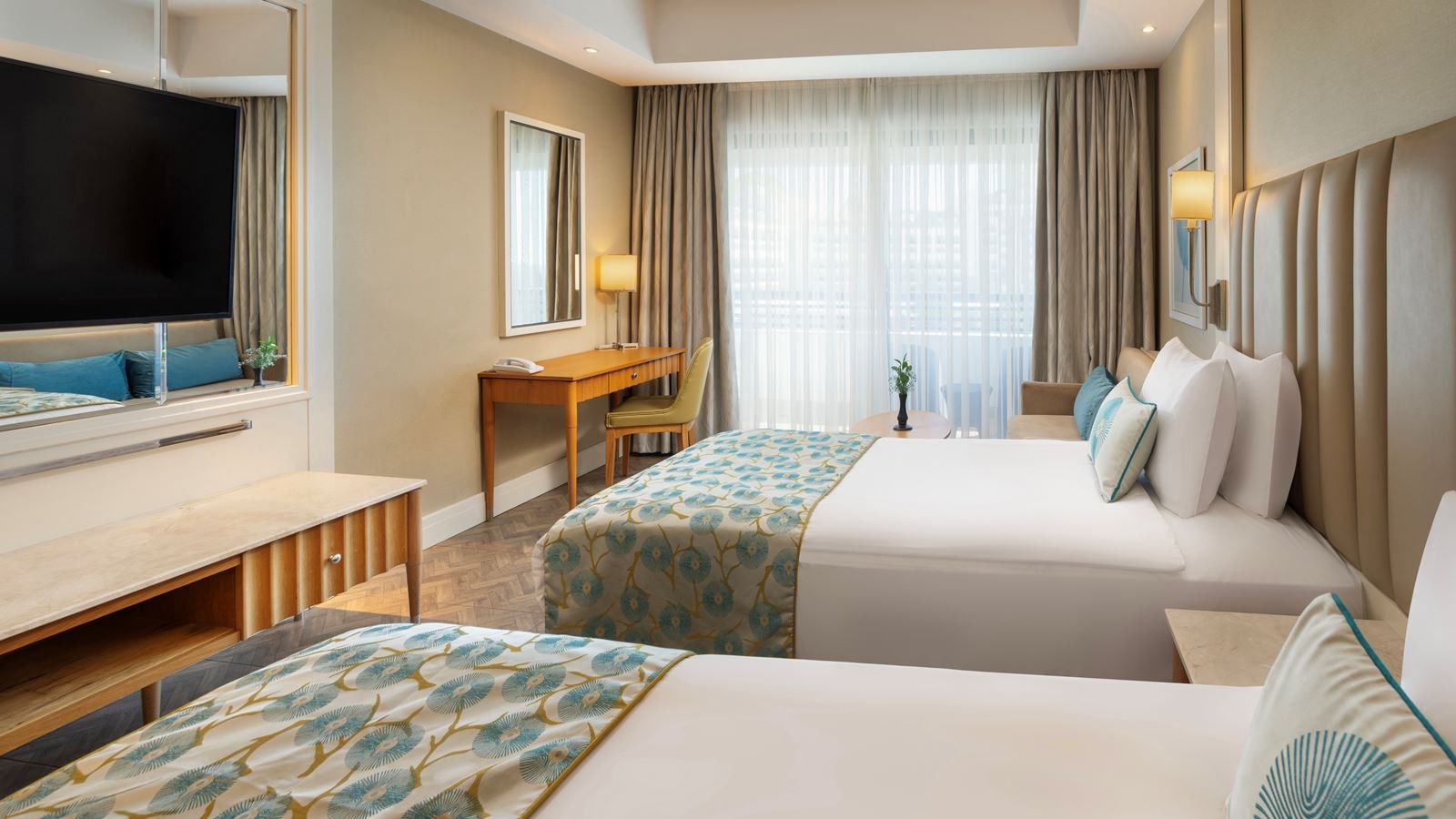 rooms-standard-room-land-wiew-with-balcony