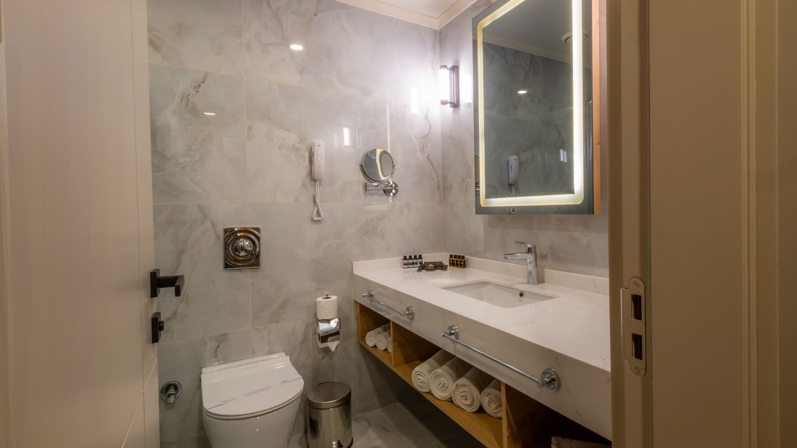 rooms-standard-room-side-sea-view