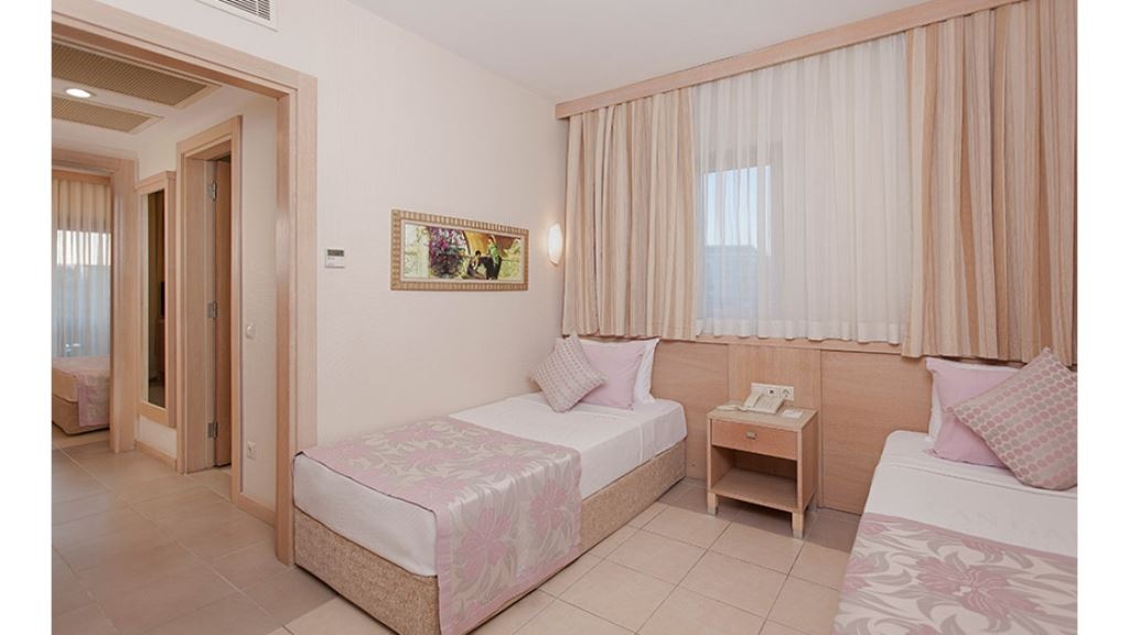 rooms-family-2-bedroom