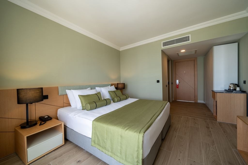 rooms-standard-room-land-view