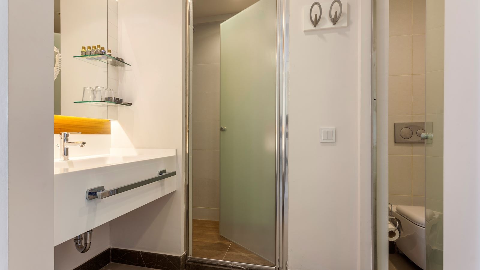 rooms-standart-room-pool-view