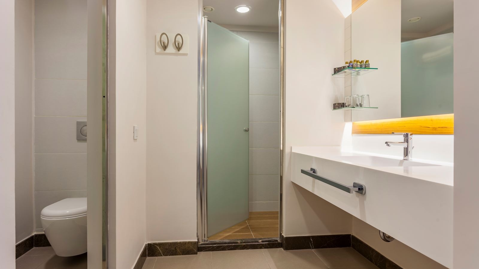 rooms-single-standart-room-side-sea-view-upper-floor