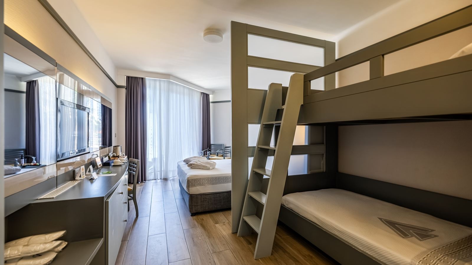 rooms-family-room-bunkbed