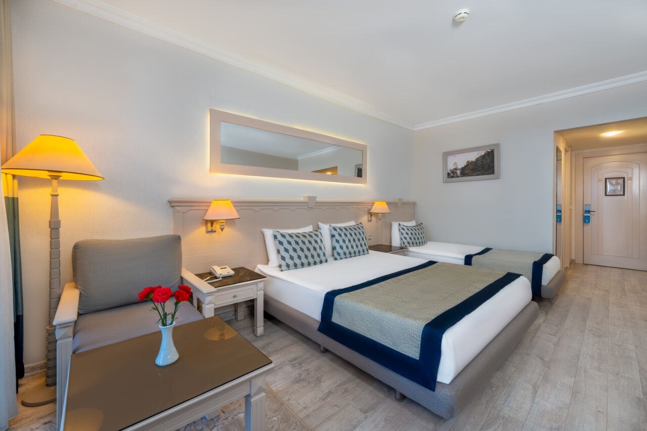 rooms-hotel-standard-room-land-view