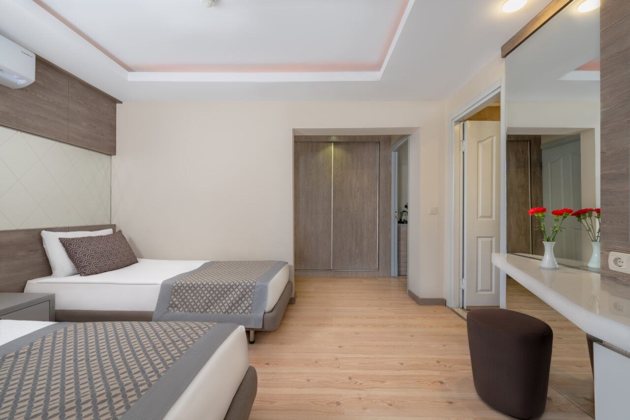 rooms-park-villa-family-room-3