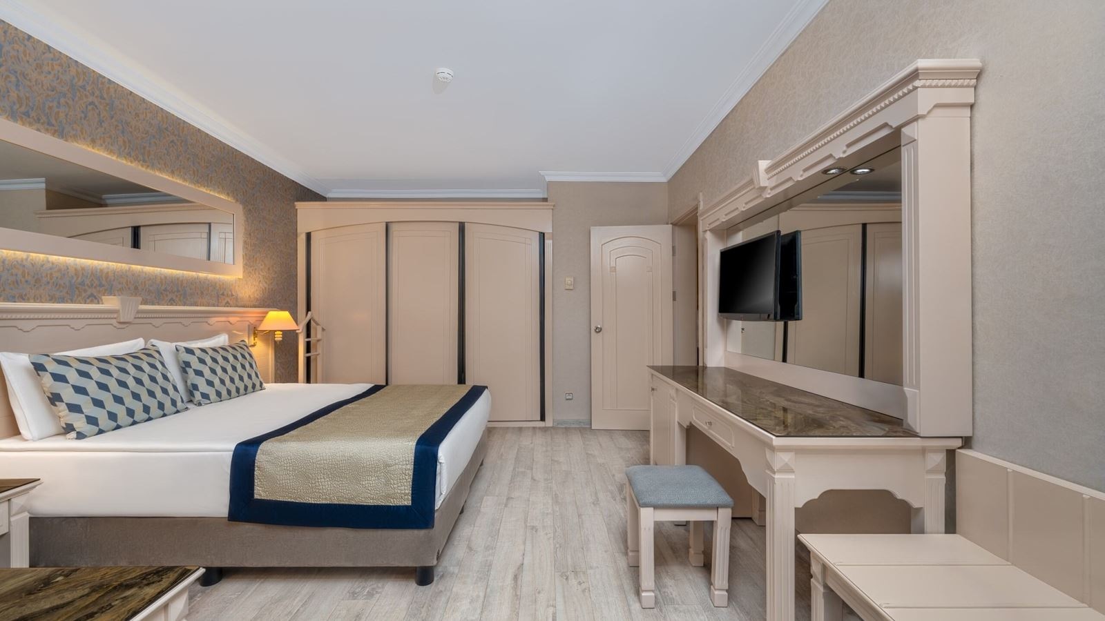 rooms-hotel-senior-suite