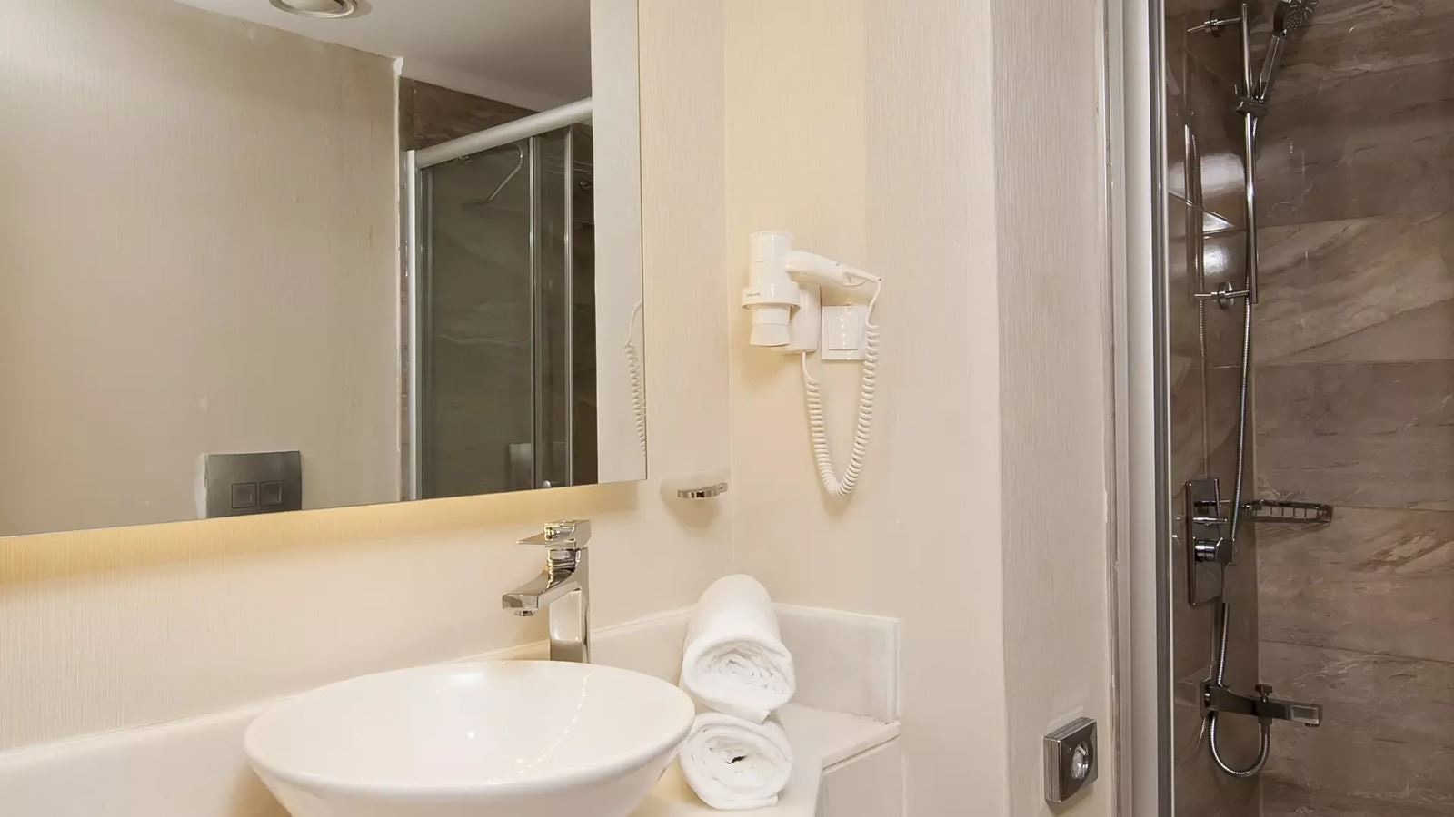 rooms-dublex-family-room