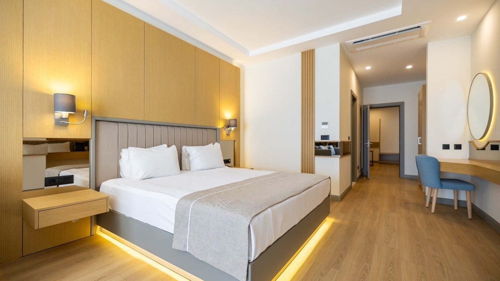 rooms-deluxe-suite-room