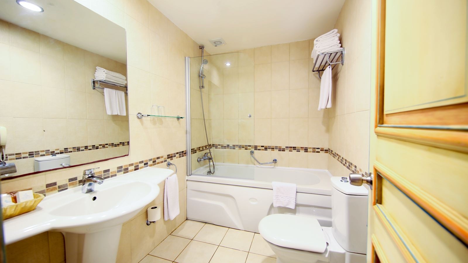 rooms-family-room-seaview