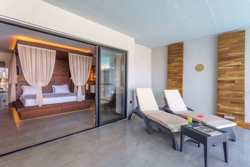 rooms-luxury-suites-with-private-pool